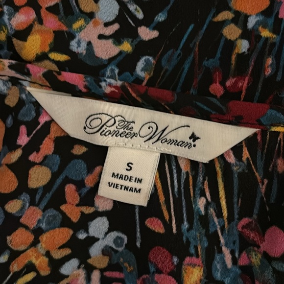 The Pioneer Woman Black and Floral Peasant Top Small - Picture 10 of 12